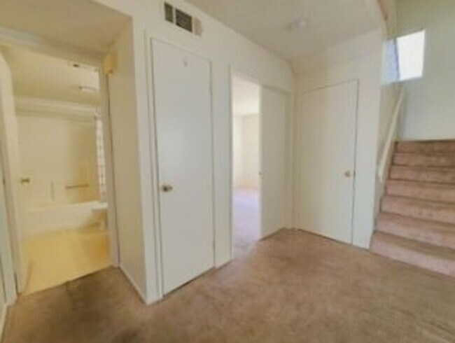 Building Photo - 10844 Pepper Way
