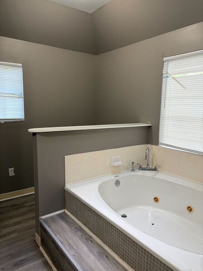 Building Photo - 432 Tupelo Way