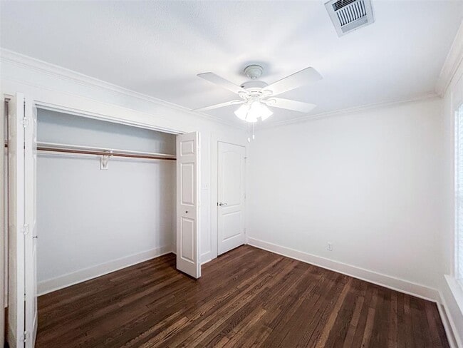 Building Photo - 2415 Durwood St