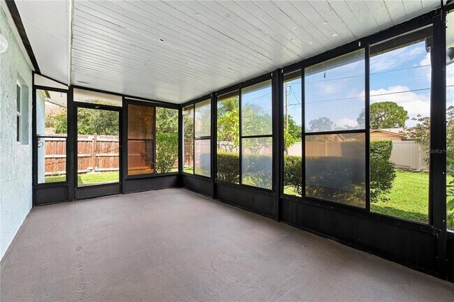 Building Photo - 2855 Dueby St