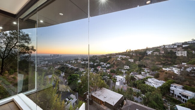 Building Photo - 1623 Viewmont Dr