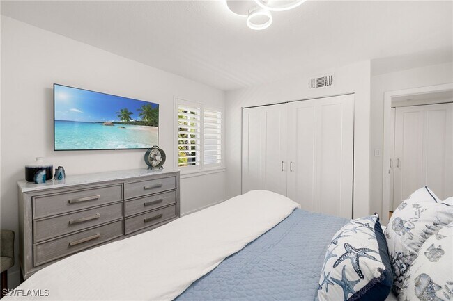 Building Photo - 175 5th Ave S