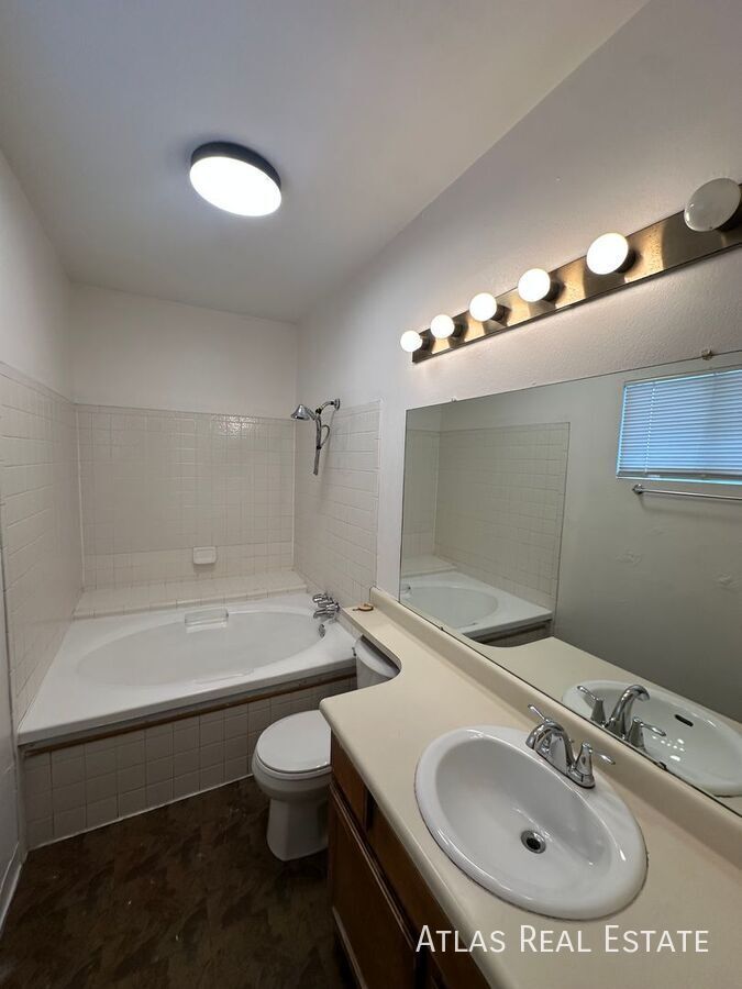 Building Photo - 4345 Davenport Way