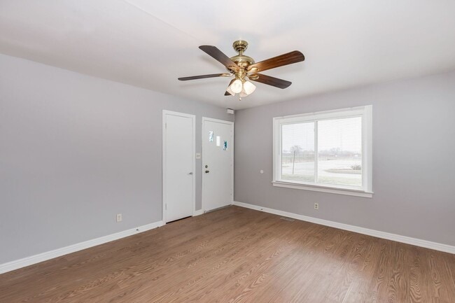 Building Photo - 2 bedroom 1 bath home