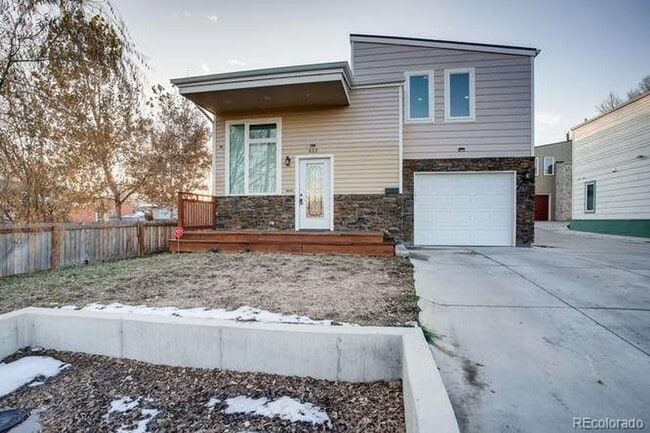 Building Photo - Updated Contemporary Designed Home! Great ...