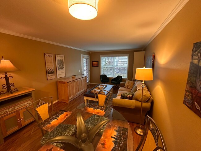 Building Photo - Beautiful Furnished Condo In Portland!!