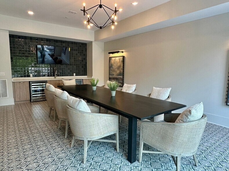 Building dining area - 76 Old Mill Bottom Rd N