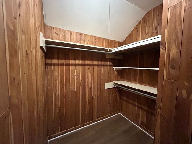 Building Photo - Beautiful 4 Bedroom Southern Hills Home