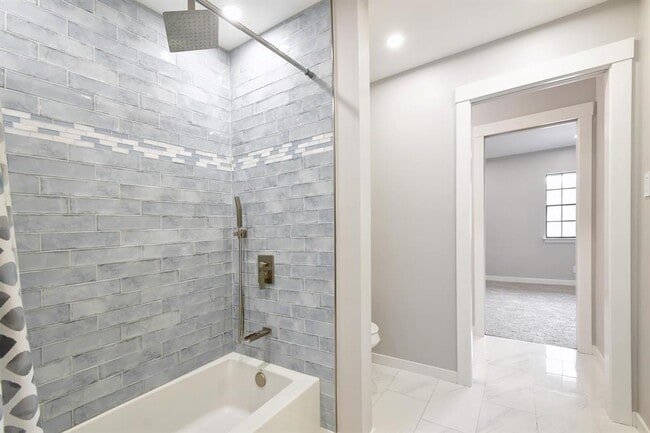 Building Photo - 14926 Eminence