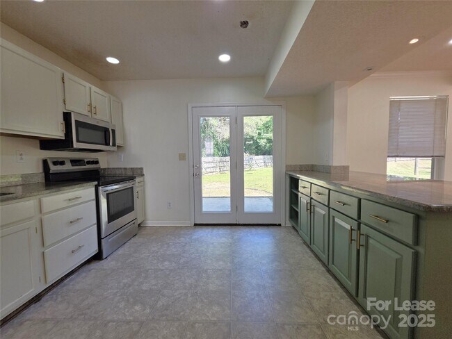 Building Photo - 7106 Spring Creek Ln