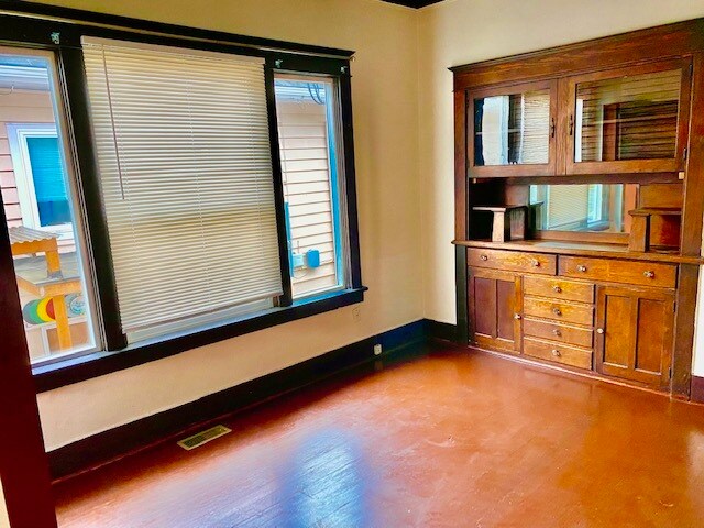 bedroom - 5325 Roosevelt Way NE