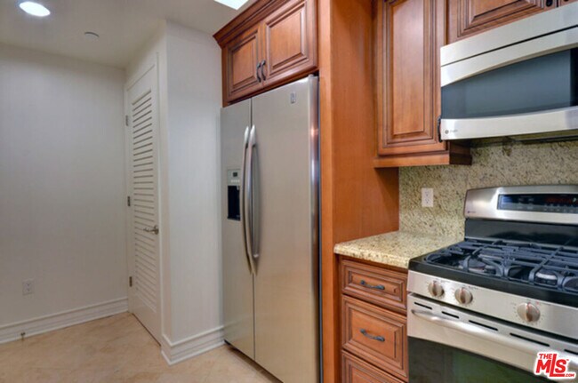 Building Photo - 1530 Centinela Ave