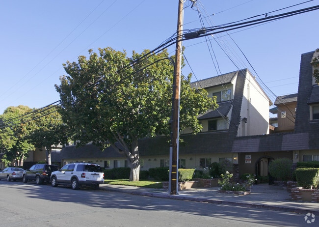 Building Photo - Iris Garden/ Iris Park Apartments