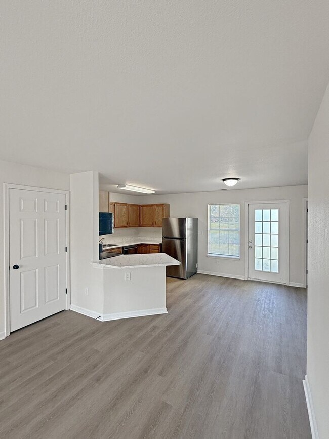 Building Photo - 6012 Castleford Dr
