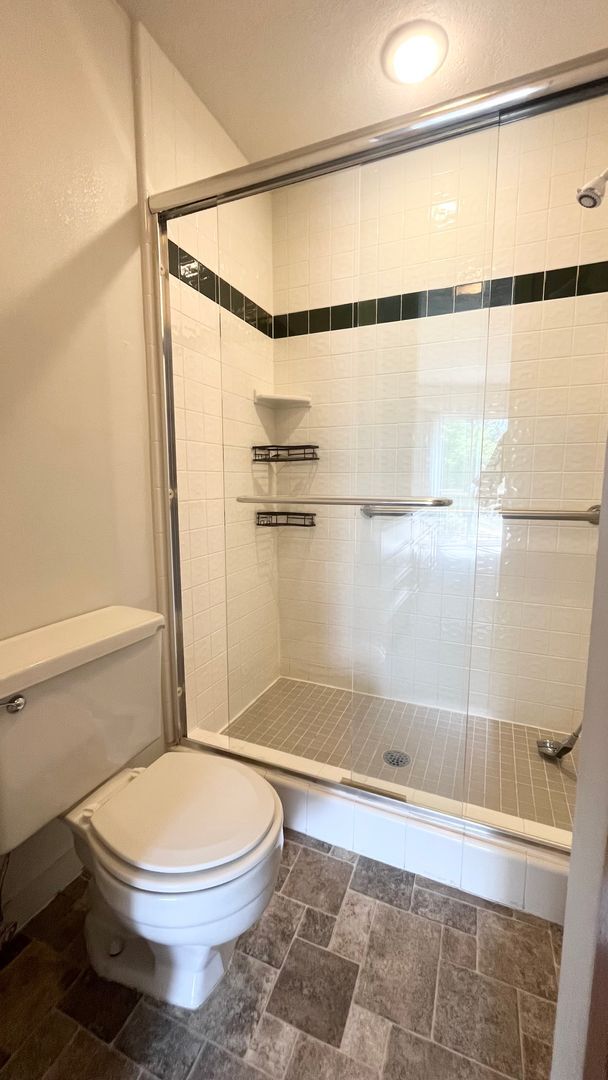Building Photo - 2 Bedroom/1.5 Bathroom unit in Murray!