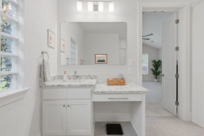 Building Photo - 111 N Bimini Twist Cir