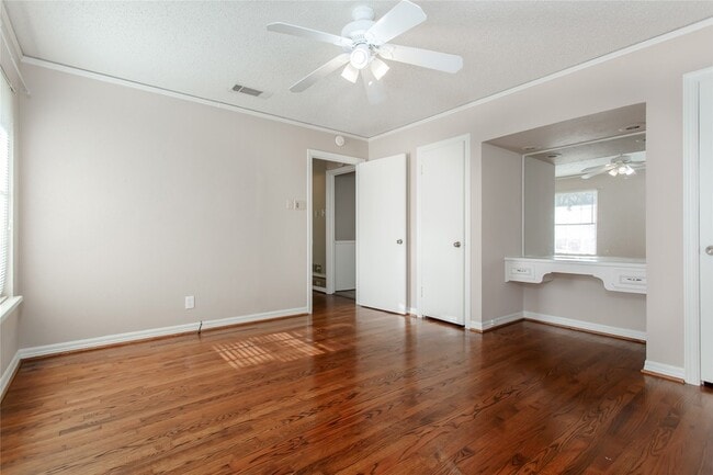 Building Photo - 9306 Forest Hills Blvd