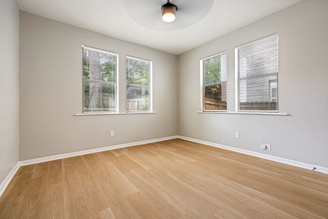 Building Photo - 2395 Forest Ave