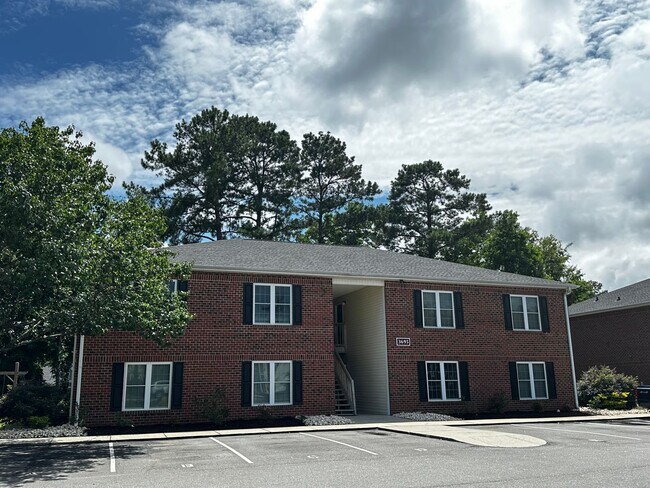 Building Photo - Two bedroom 2 bath apartment available for...