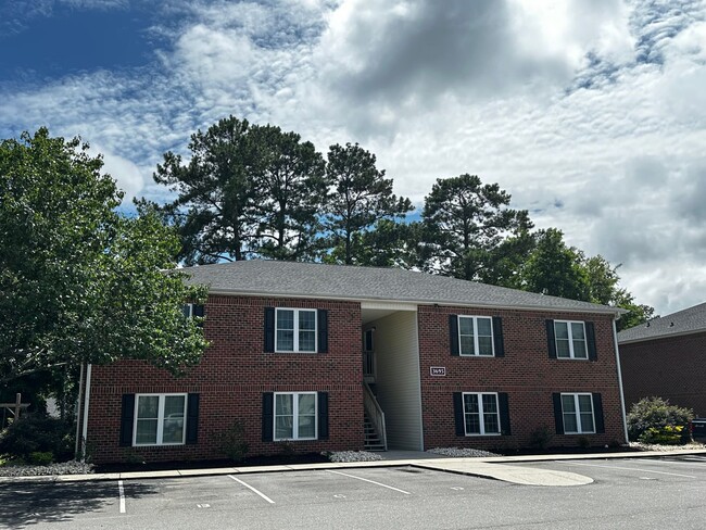 Building Photo - Two bedroom 2 bath apartment available