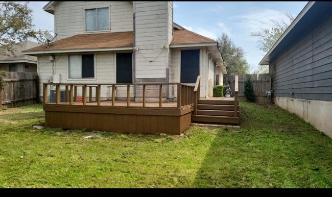 Building Photo - PREALEASING FOR APRIL! 3 bedroom with Patio Great for Entertainment!