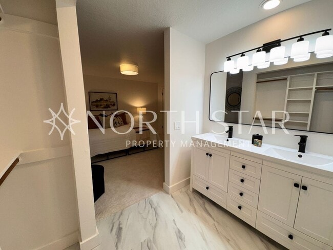 Building Photo - Remodeled Single Level Living.