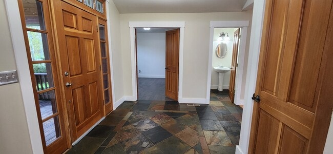 Building Photo - 8105 Alamosa Ln