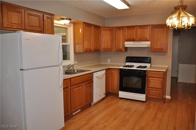 Building Photo - 3366 Broad Vista St NW