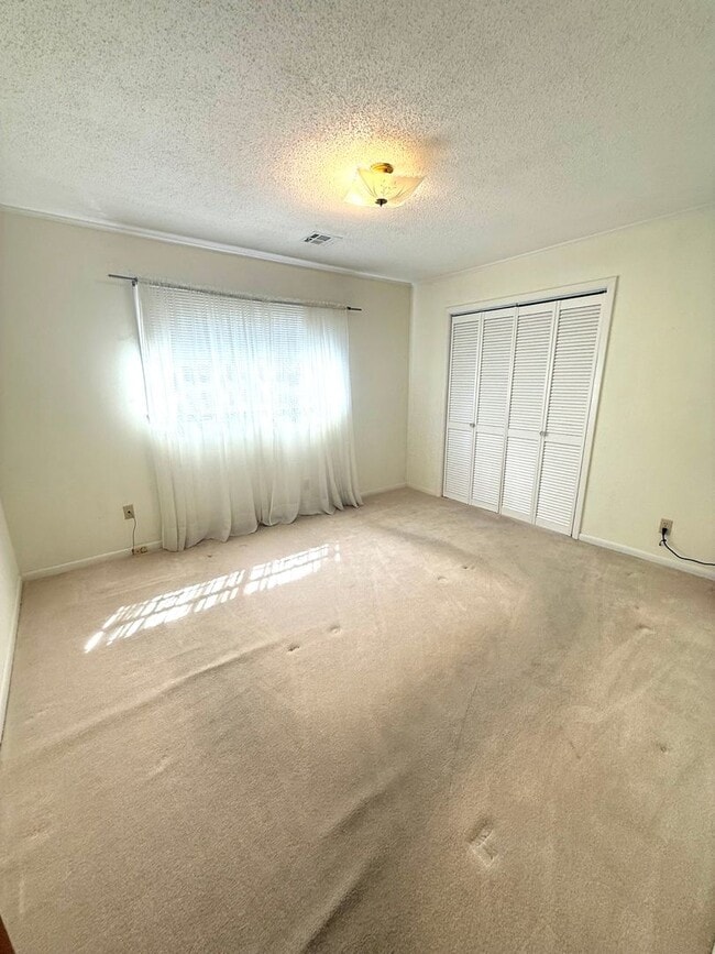Building Photo - ** 2 Bed 2 Bath located by Trenholm State ** Call 334-366-9198 to schedule a self tour