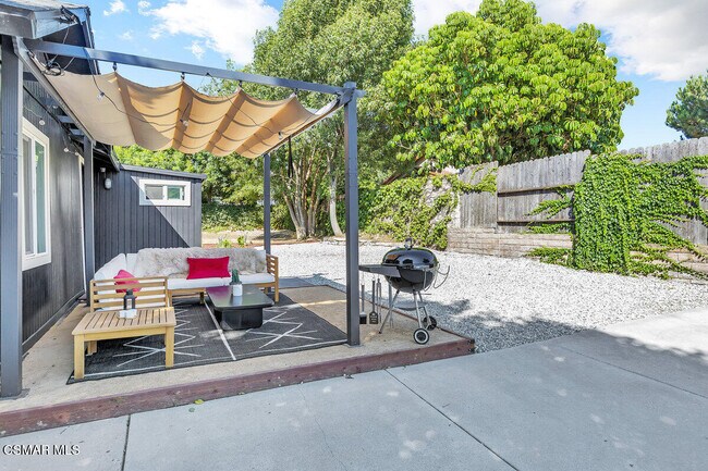 Building Photo - 2855 Los Feliz Dr