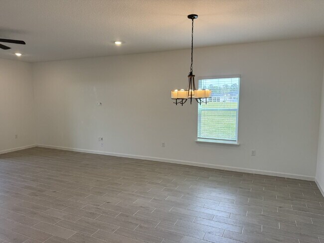 Building Photo - "Spacious 4-Bed Oasis with Granite Finishes & Guest Suite in Jacksonville!"