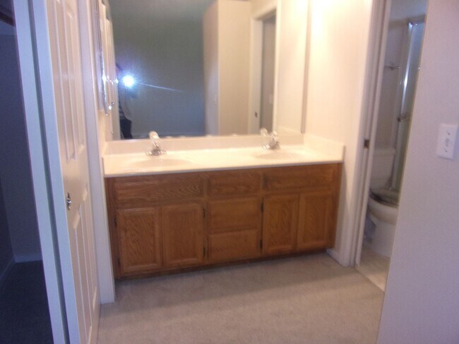 Building Photo - 1609 Paseo Flores Dr