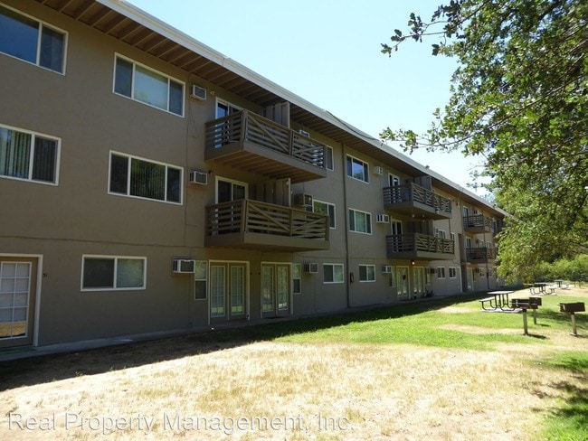 Building Photo - 2850 Pioneer Dr