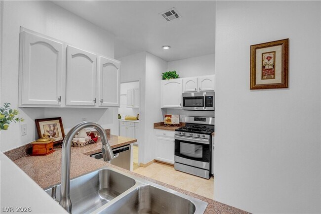 Building Photo - 2050 W Warm Springs Rd