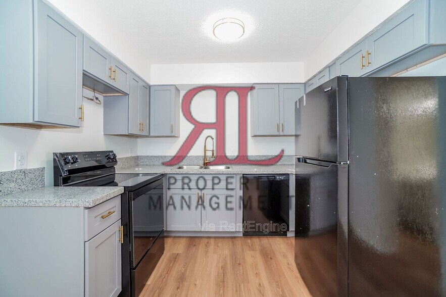 Building Photo - 3132 Rotunda Ct N