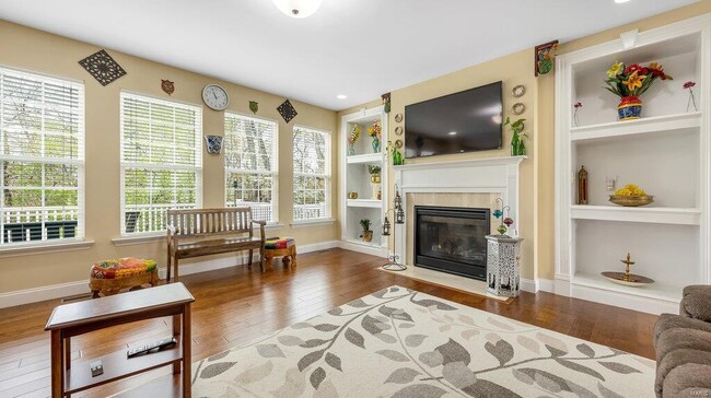 Building Photo - 303 Gateview Dr