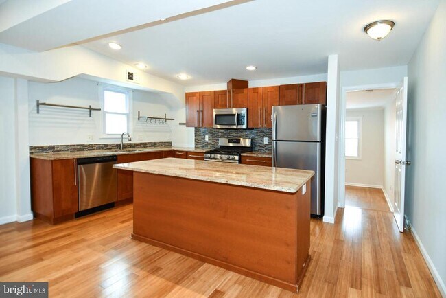 Building Photo - 737 Morton St NW