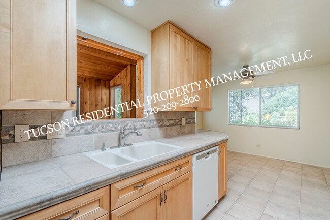 Building Photo - 5084 N Camino Del Lazo