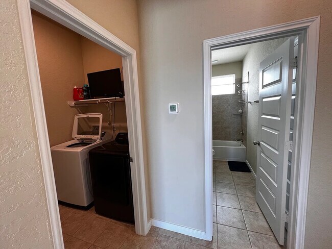 Building Photo - Room in House on Devils River