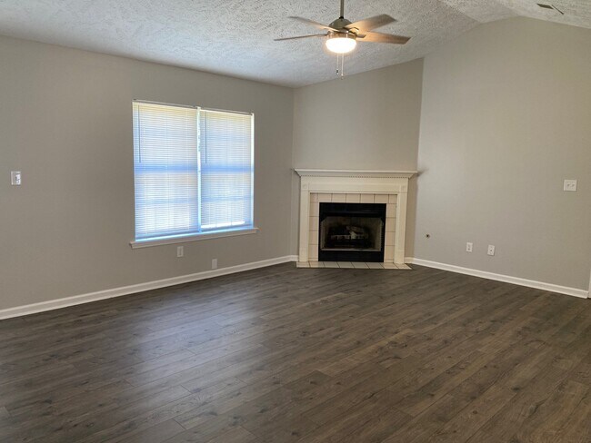 Building Photo - 189 Middle School Rd