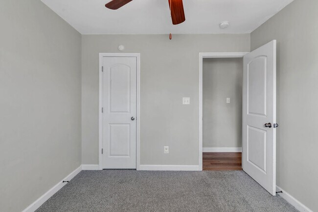 Building Photo - 303 Sinclair Ln