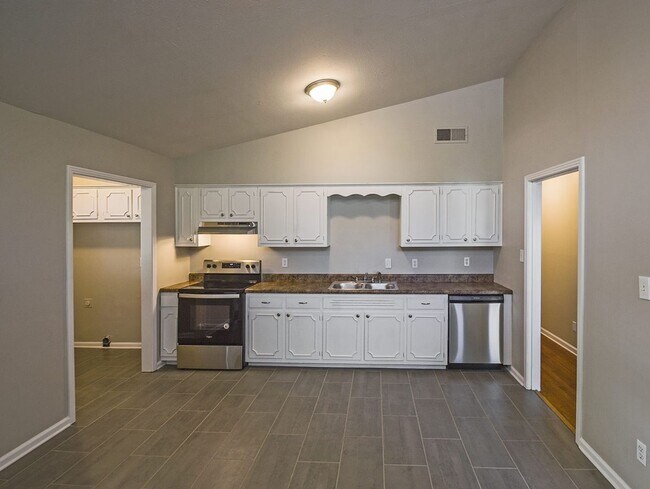 Building Photo - NEWLY UPDATED Mid-Century Mod home with 2 beds, 2 baths.