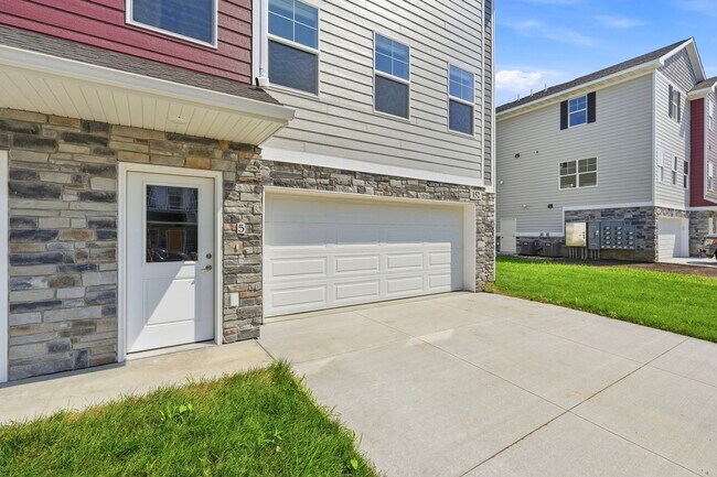 Building Photo - 142 Russ Dr SW