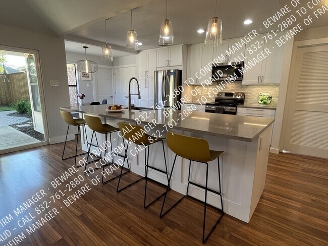 Building Photo - 645 Thompson Dr