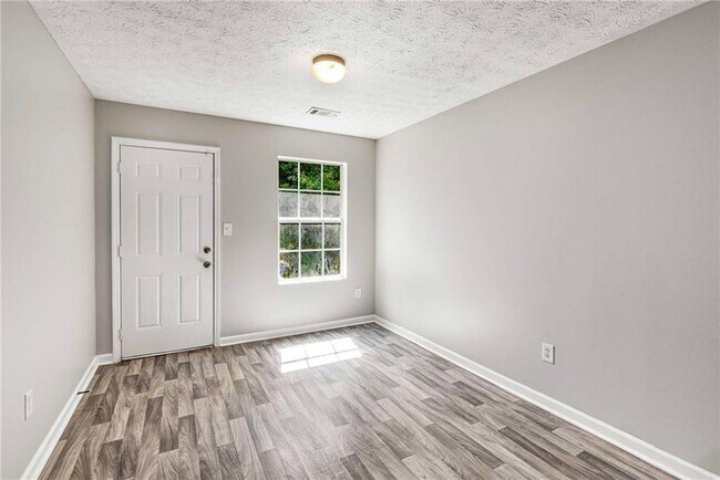 Building Photo - 588 Elle's Wy