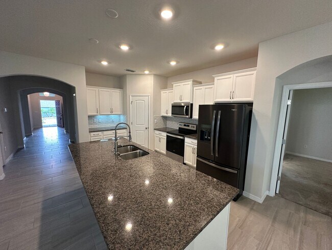 Building Photo - 4 Bedrooms/3 Baths/3 Car Garage House in L...