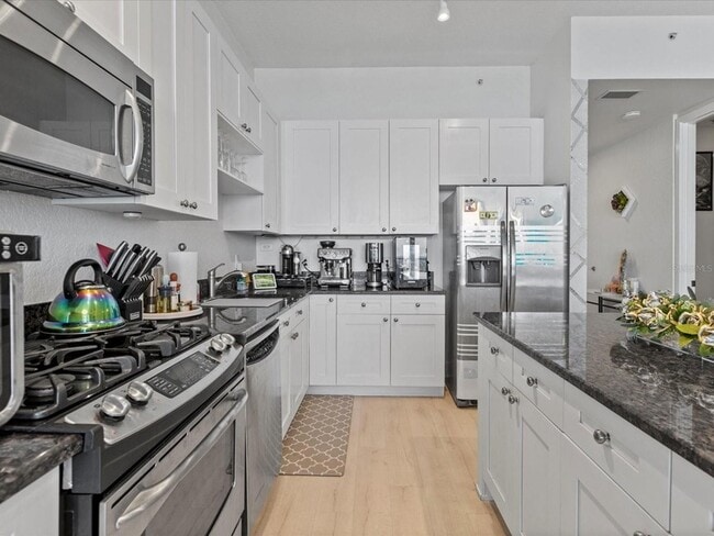 Building Photo - 150 E Robinson St