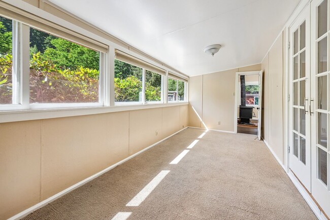 Building Photo - 750 Square Foot one  Bedroom cottage on pr...