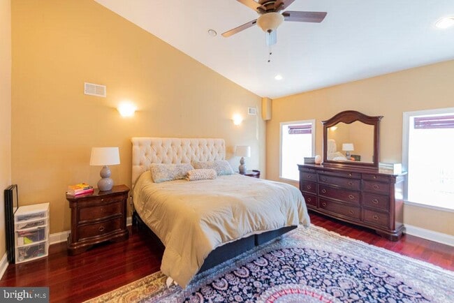 Building Photo - 2107 Carpenter St