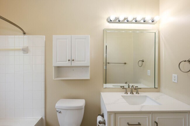 Building Photo - Villa Sonoma Brookhaven
